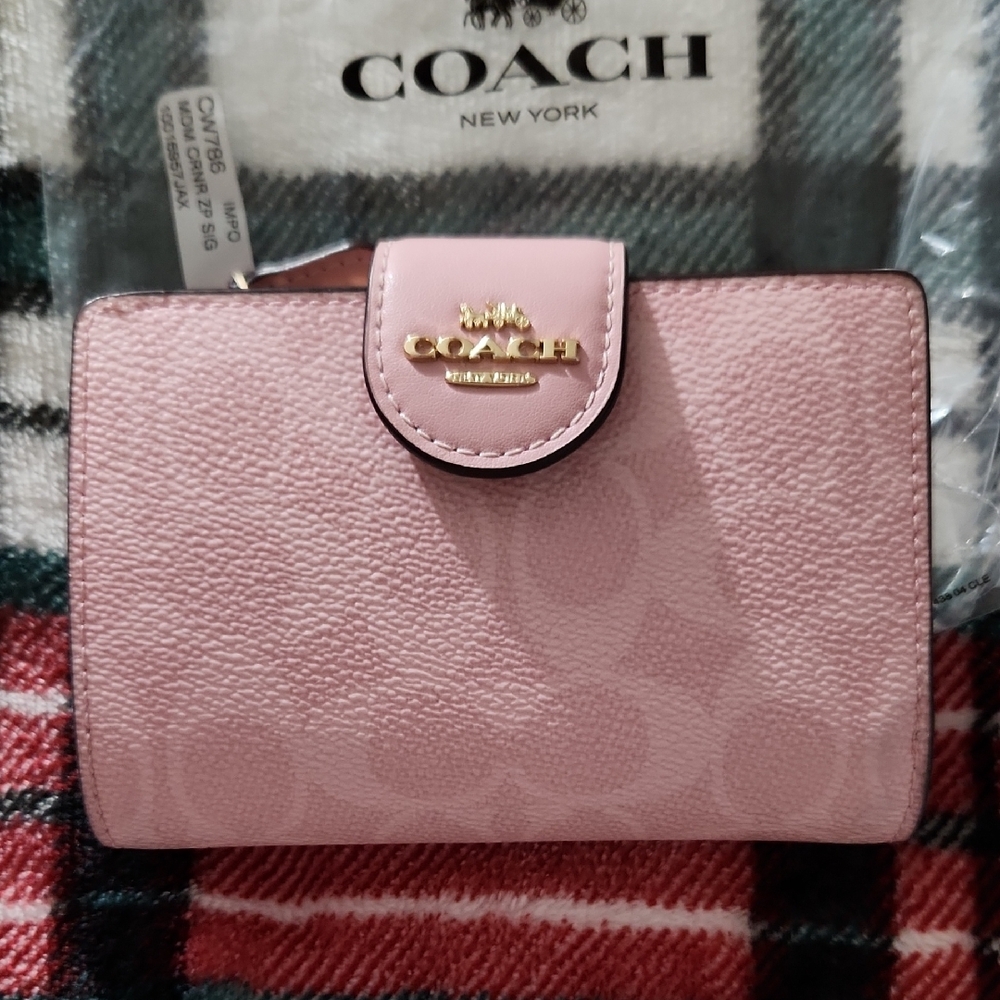 Medium Corner Zip Wallet Powder Pink